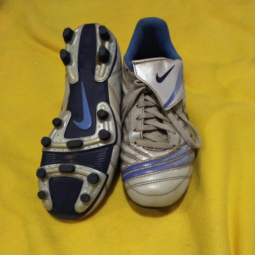 Soccer cleats